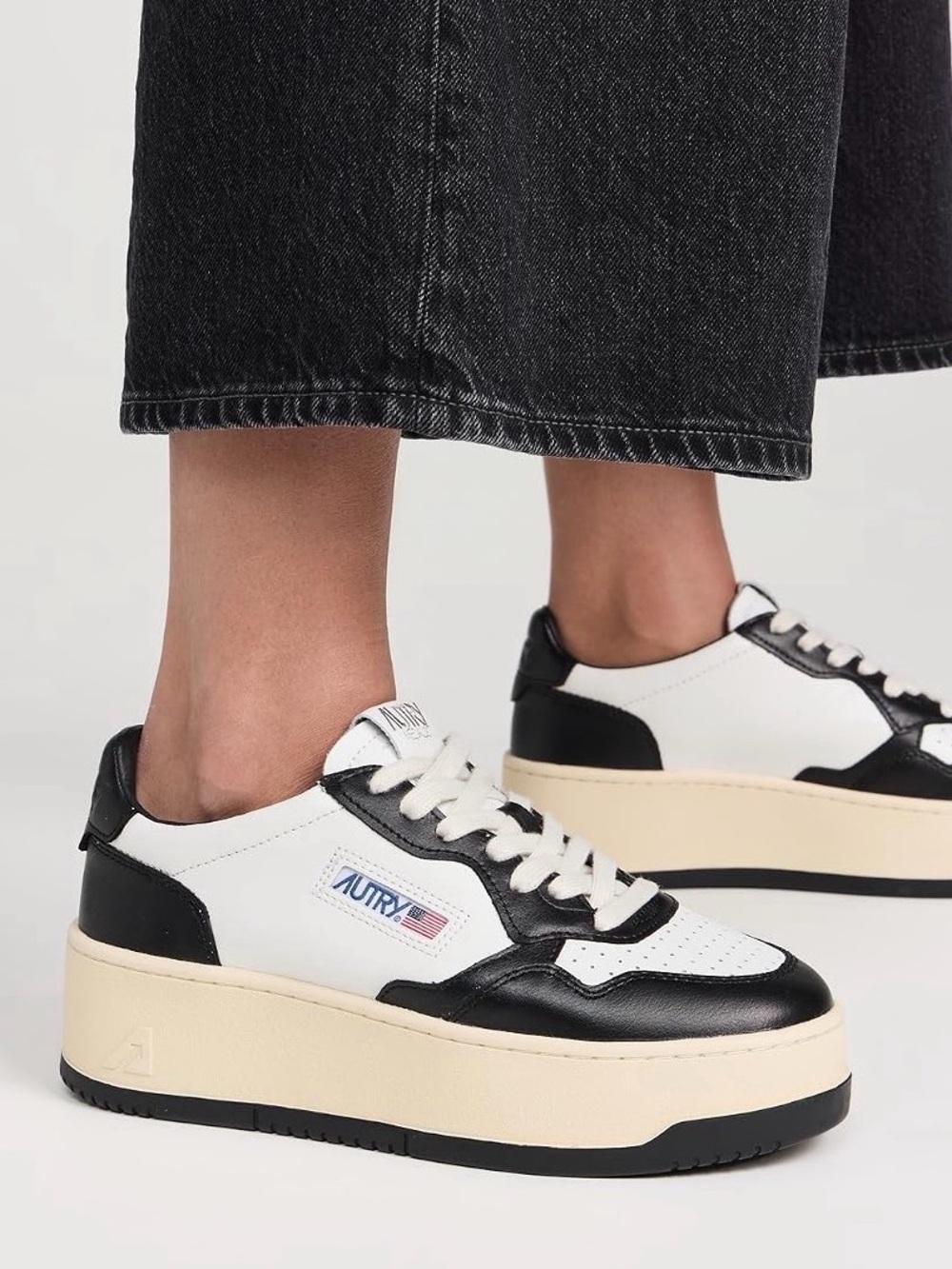 Autry NWT
Platform Low "White/Black" sneakers in Sz 8